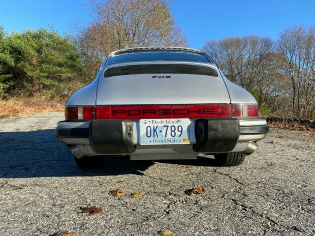 Porsche 911 1975 image number 19