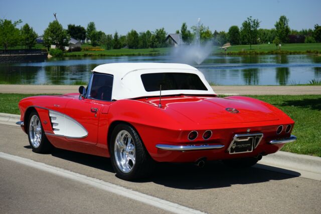 Chevrolet Corvette 1961 image number 19