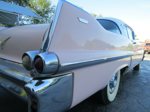 Cadillac DeVille 1957 image number 32