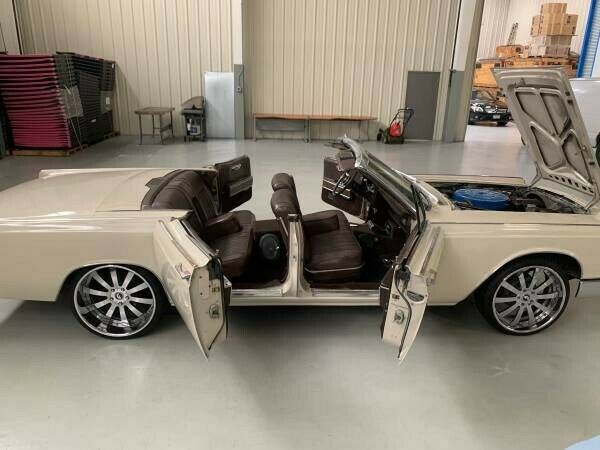 Lincoln Continental 1967 image number 0