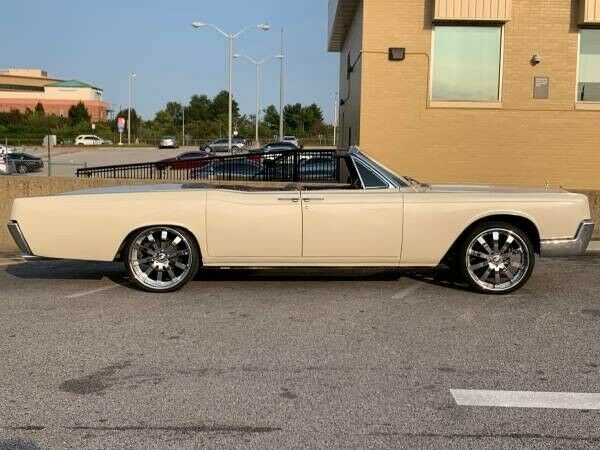 Lincoln Continental 1967 image number 25