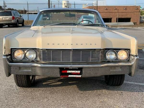 Lincoln Continental 1967 image number 32