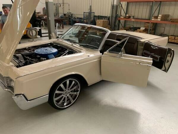 Lincoln Continental 1967 image number 7