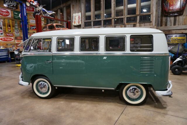 Volkswagen 13 WINDOW VAN DELUXE 1964 image number 28