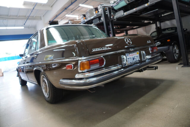 Mercedes-Benz 280 SEL 4.5 V8 Sedan 1973 image number 16