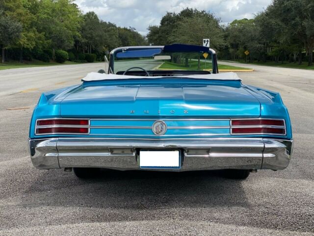 Buick LeSabre 1964 image number 4