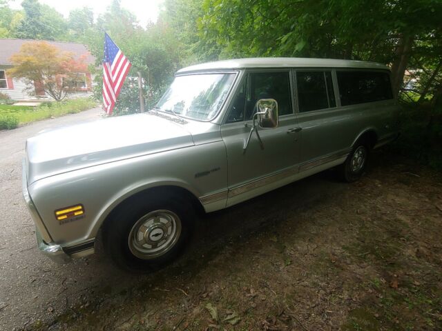 Chevrolet Suburban 1972 image number 13