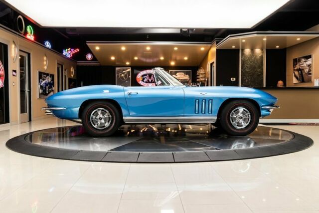 Chevrolet Corvette 1966 image number 12