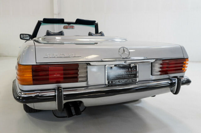 Mercedes-Benz 300-Series 1972 image number 10