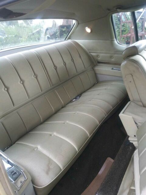 Oldsmobile Toronado 1972 image number 20