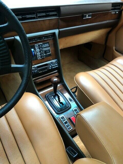 Mercedes-Benz 280 SE 1978 image number 13