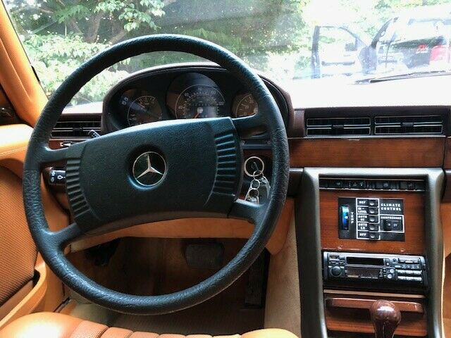 Mercedes-Benz 280 SE 1978 image number 19