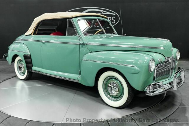 Ford Super Deluxe Convertible 1942 image number 3