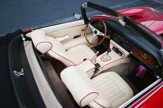 Jaguar E-Type 1973 image number 15