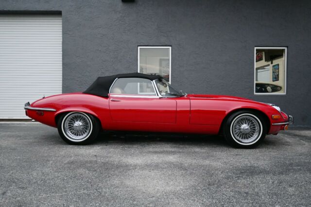 Jaguar E-Type 1973 image number 25