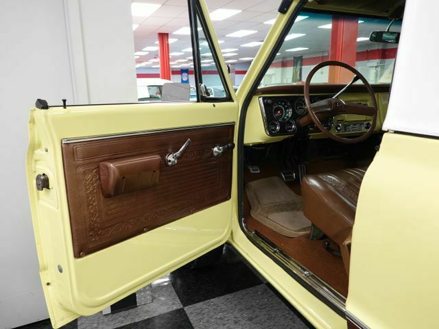 GMC Jimmy 1971 image number 3