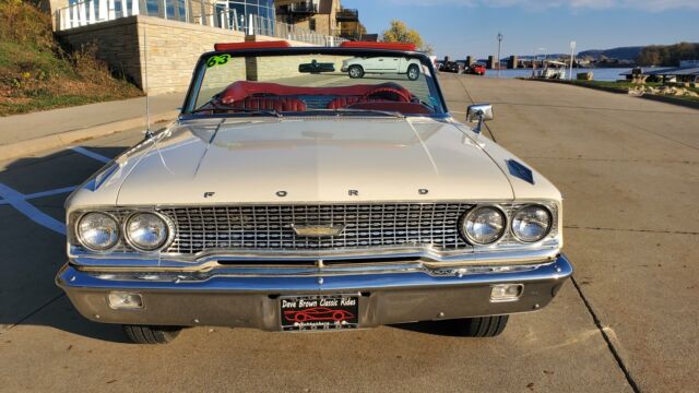 Ford Galaxie 1963 image number 3