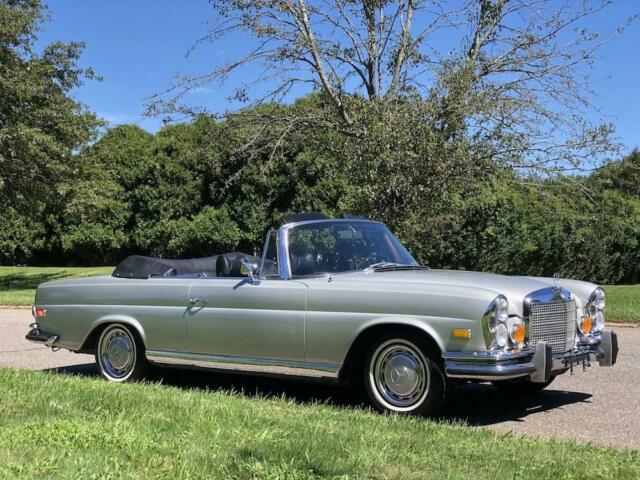 Mercedes-Benz 200-Series 1970 image number 1