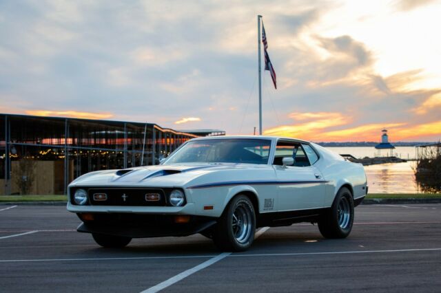 Ford Mustang 1972 image number 9