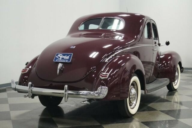 Ford Deluxe 1940 image number 12