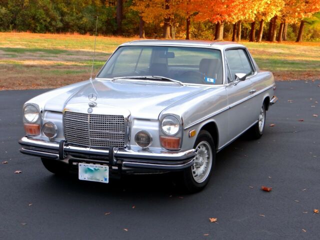 Mercedes-Benz 200-Series 1972 image number 0