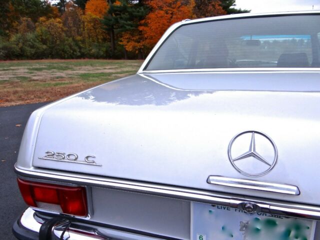 Mercedes-Benz 200-Series 1972 image number 22