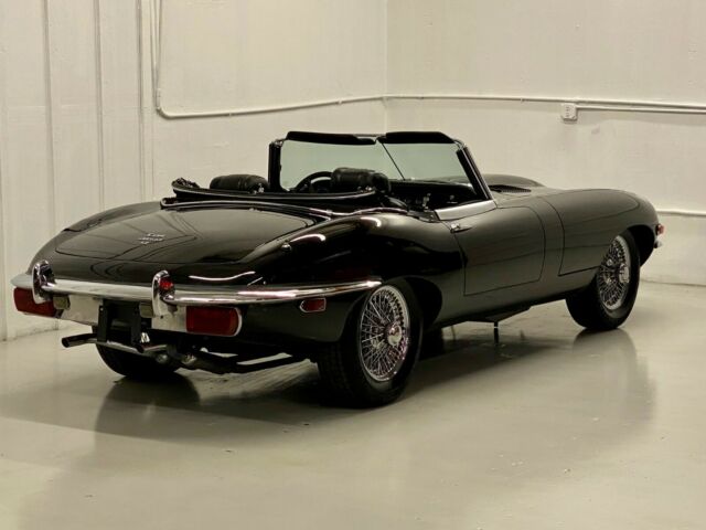 Jaguar E-Type 1970 image number 13