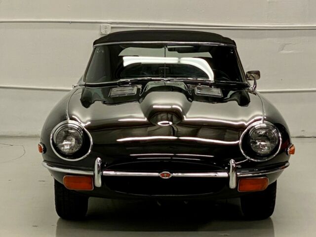 Jaguar E-Type 1970 image number 31