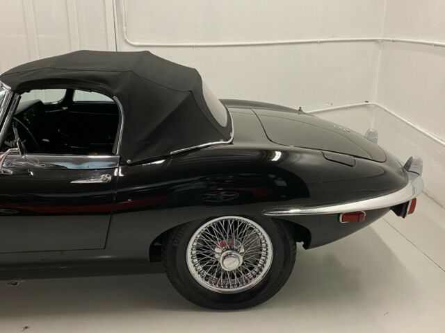 Jaguar E-Type 1970 image number 6