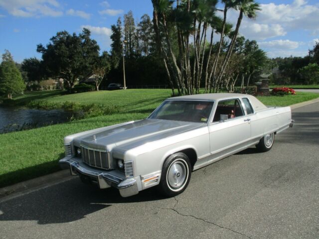 Lincoln Continental 1975 image number 19