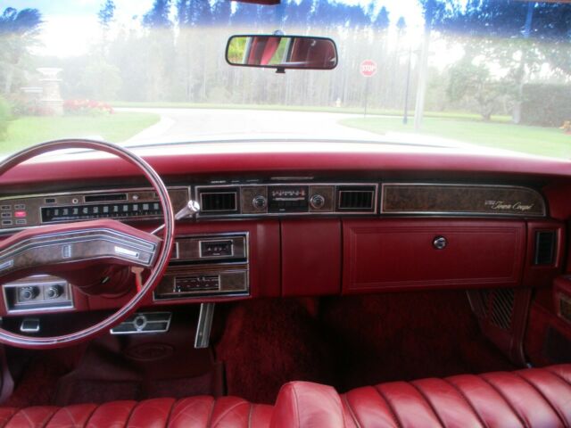 Lincoln Continental 1975 image number 31