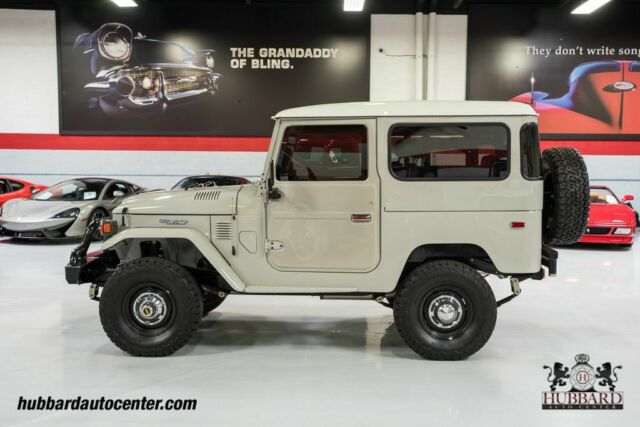 Toyota FJ Cruiser 1976 image number 4