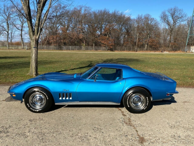 Chevrolet Corvette 1969 image number 2