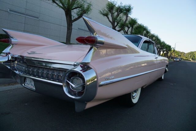 Cadillac Coupe de Ville 2 Door Hardtop 1959 image number 18