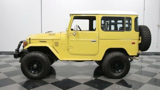 Toyota FJ Cruiser 1977 image number 2