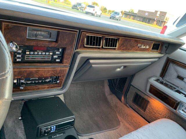 Lincoln Continental 1979 image number 33