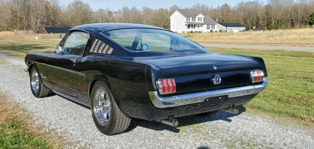 Ford Mustang 1965 image number 3