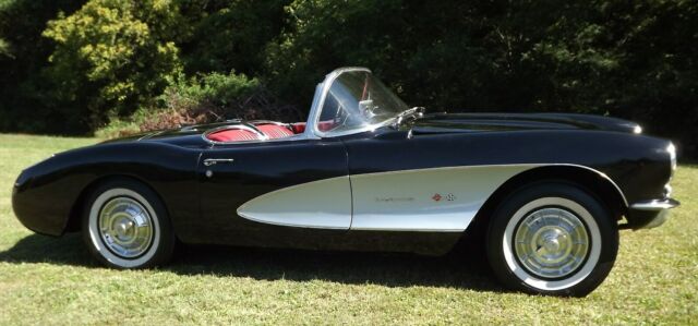 Chevrolet Corvette 1957 image number 28