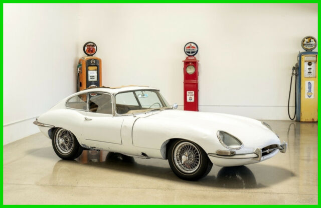 Jaguar E-Type 1962 image number 24