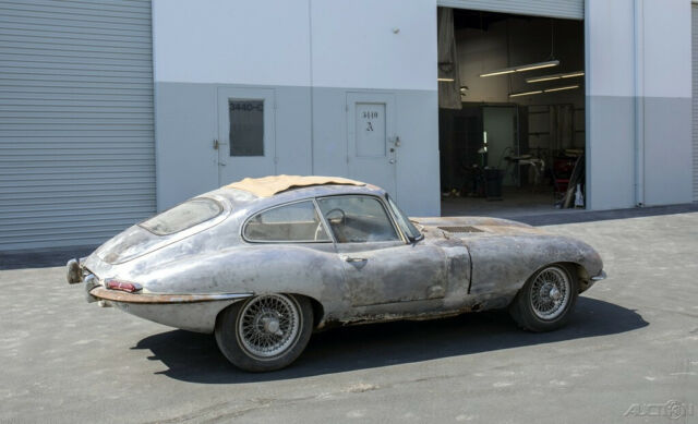 Jaguar E-Type 1962 image number 38