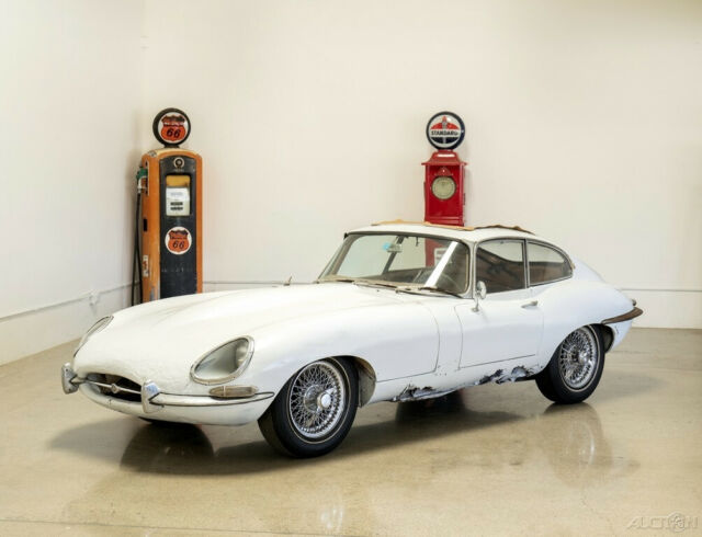 Jaguar E-Type 1962 image number 4