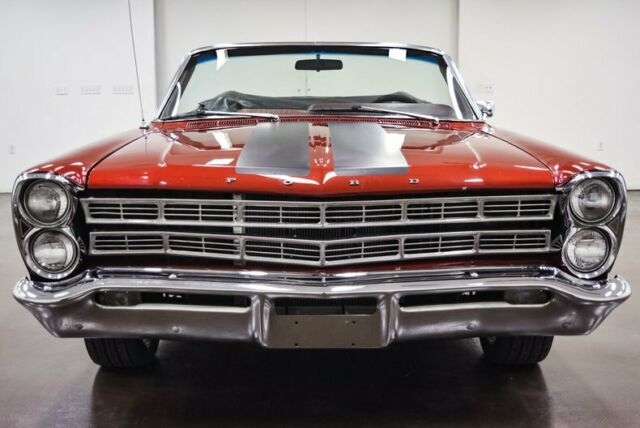 Ford Galaxie 1967 image number 2