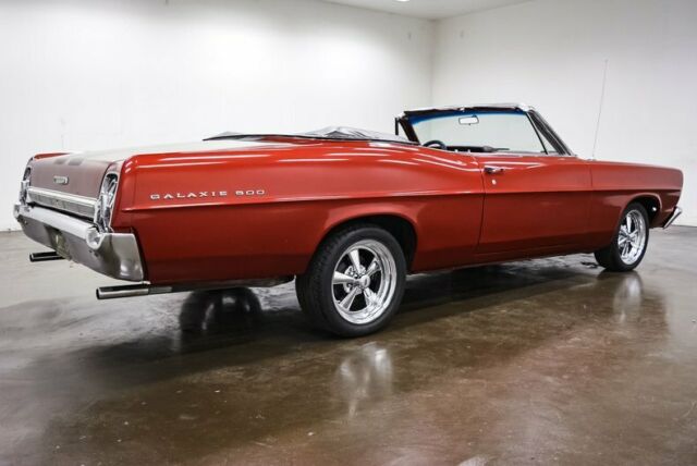 Ford Galaxie 1967 image number 32