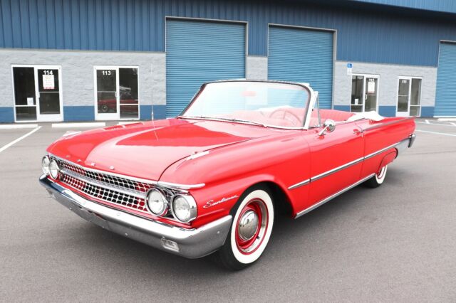 Ford Galaxie 1961 image number 0