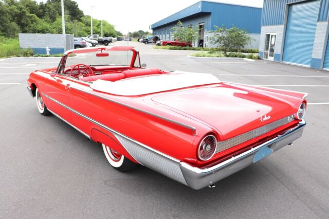 Ford Galaxie 1961 image number 20