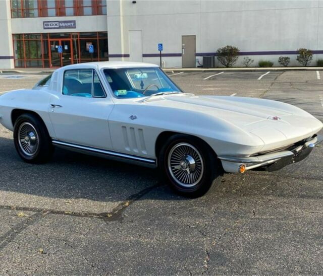 Chevrolet Corvette 1965 image number 0