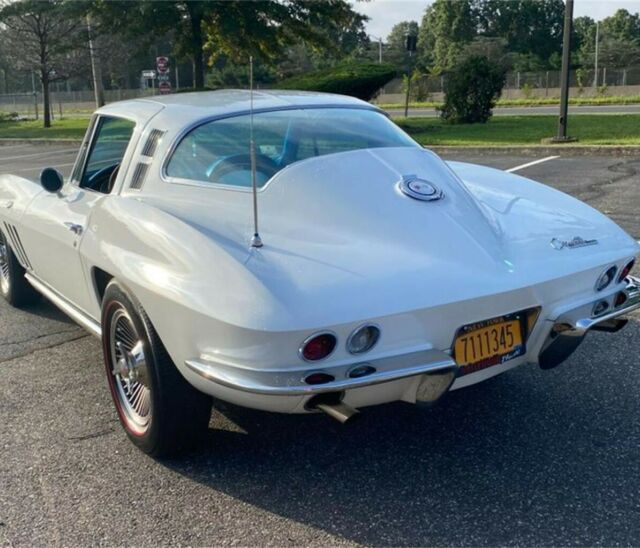 Chevrolet Corvette 1965 image number 2