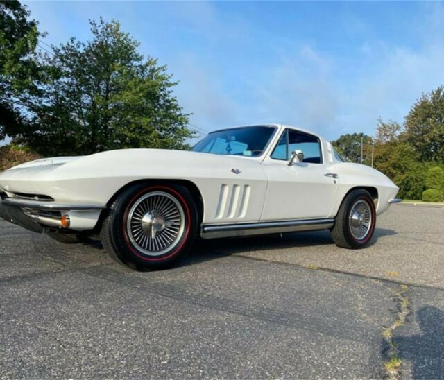 Chevrolet Corvette 1965 image number 28