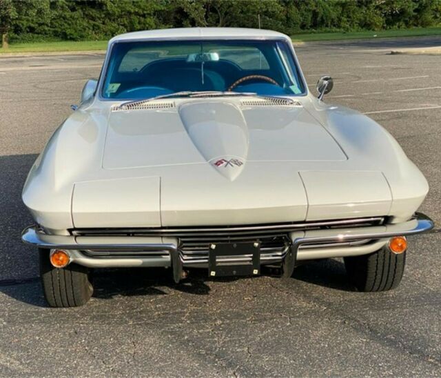 Chevrolet Corvette 1965 image number 29