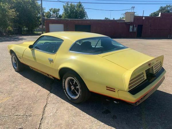 Pontiac Firebird 1976 image number 2